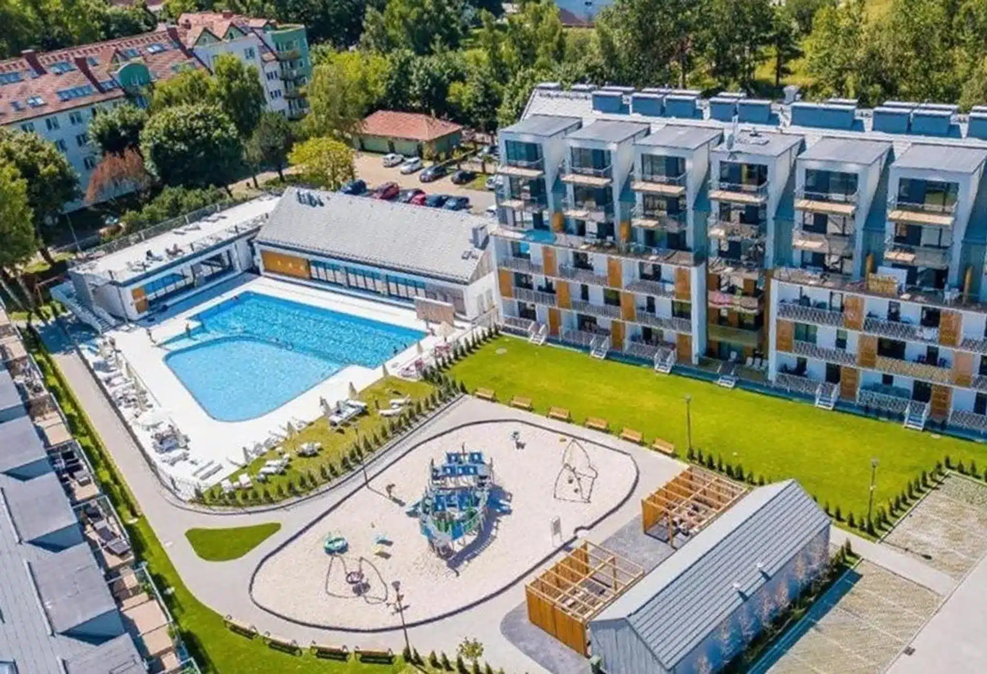 Kompleks apartamentów inwestycyjnych nad morzem z basenem — inwestycje z biurem SUNRISE