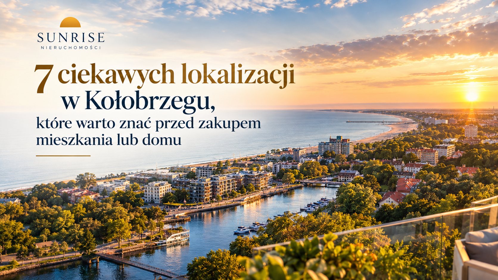 7 ciekawych lokalizacji w Kołobrzegu, które warto znać przed zakupem mieszkania lub domu. Panorama Kołobrzegu o zachodzie słońca: port jachtowy nad Parsętą, zabudowa miasta, plaża i morze