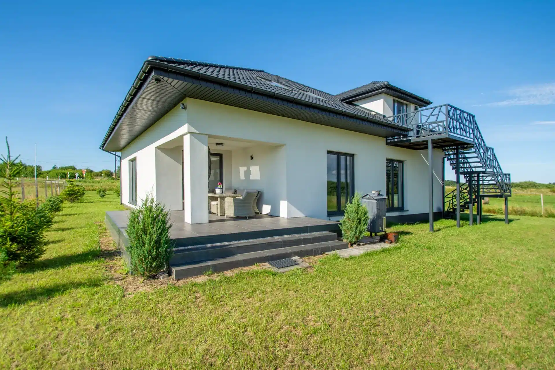 Dom na sprzedaż nad morzem i w górach — oferty biura nieruchomości SUNRISE